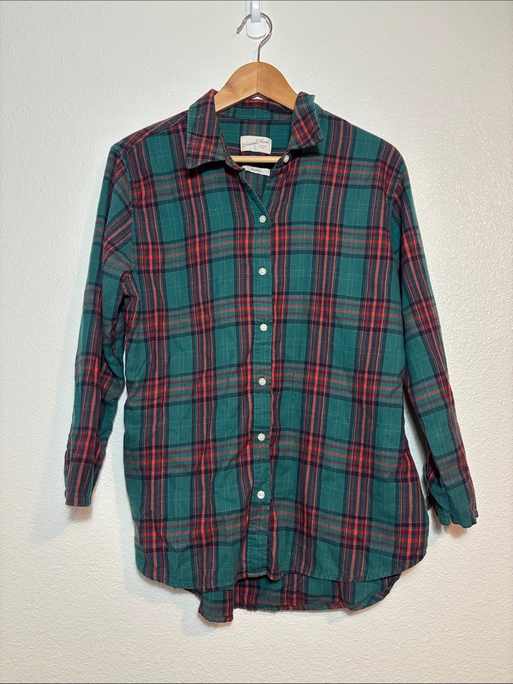 Universal Thread Green & Red Plaid Lightweight Flannel Button Down Shirt Size L